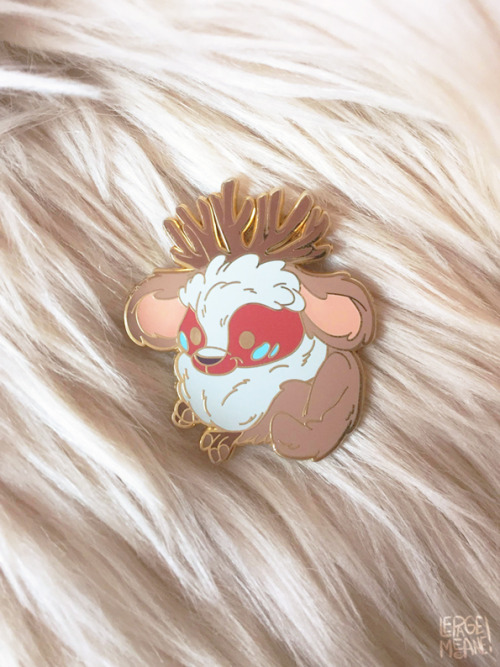  Hello (: A little post to announce that my ghibli enamel pins will be soon avalable on internet :D 