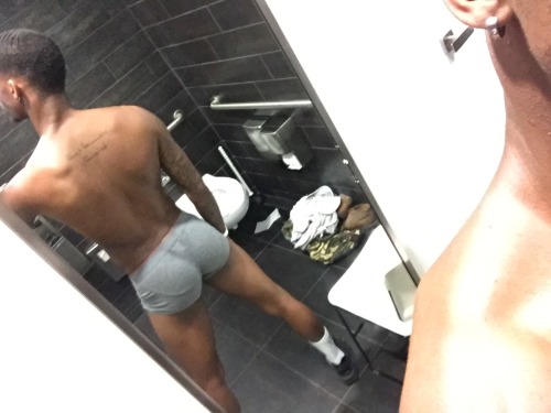 callmemilo2x:   Gym after a long 9 hours at work! Gotta get my body back together!   aaaaaand im here 4 dis 3456and7