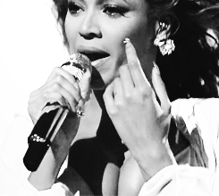 dailybey:  I know that I love you, but let me just say,I don’t want to love you, in no kind of way. 