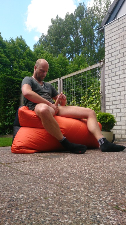 homonederland: having fun in garden..