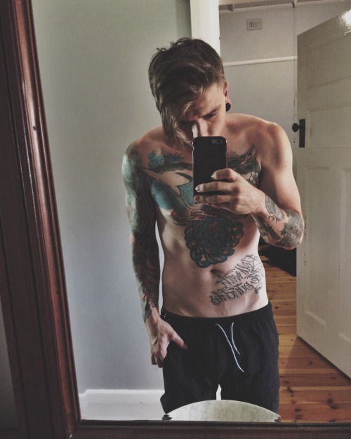 stormfvll:  h3ights:  Got bored, back on tumblr.  Qt 