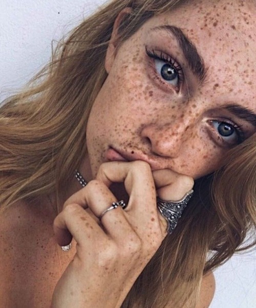 luvmygingergyrl:Incredible freckles ginger Feine Sommersprossen