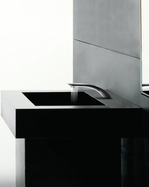 Designer Simin Qui’s energy-efficient and water-conserving Swirl Faucet switches from a normal strea