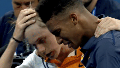 Denis Shapovalov Consoles His Best Friend Félix Auger-Aliassime After He Had To Retire Due Do Heart