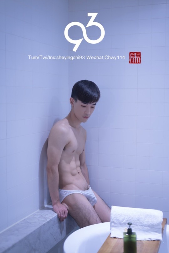 sheyingshi93:  不要凭借着蛛丝马迹只言片语就去评价别人的人生摄影：@摄影师93 摄于八月武汉巡拍十月北京西安成都重庆广州深圳厦门现在预定拍摄档期