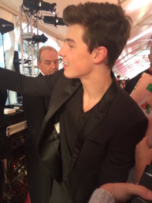 shawnscozycorner: hes so perfect