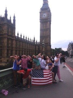 ask-alfred-the-sweet-stuff:  nattyswithgatsby:  tfm-intern:  Reminding the redcoats of our independence. TFM.  I will never not reblog.  OH MY GOD   lol