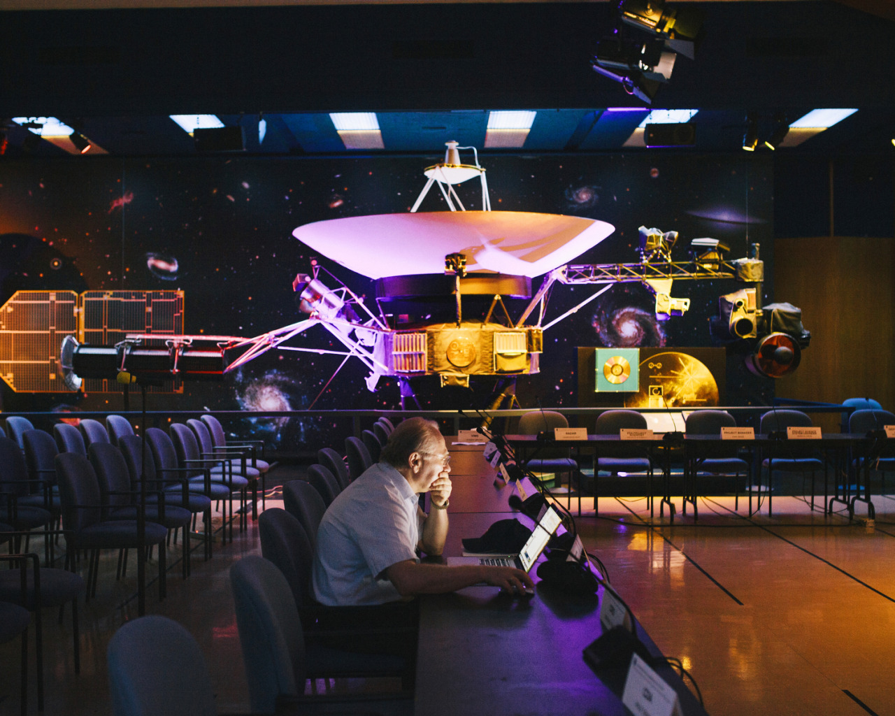 bobbycaputo:  Behind the Scenes of NASA’s Mind-Boggling Voyager Missions Two years