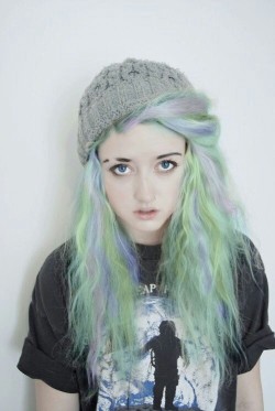 cute-colored-hair:  COLORED HAIR BLOG ♥