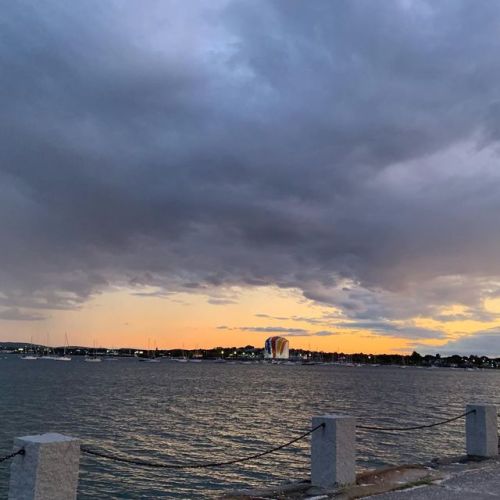 Late nights at work mean beautiful sunsets. I always run outside to see the sky when I’m here late. It’s quite pretty!
#Sunset #UmassBoston #GradSchool #Umass #Boston #Harbor #BostonHarbor #Massachusetts #Sea #Ocean #Landscape (at UMass...