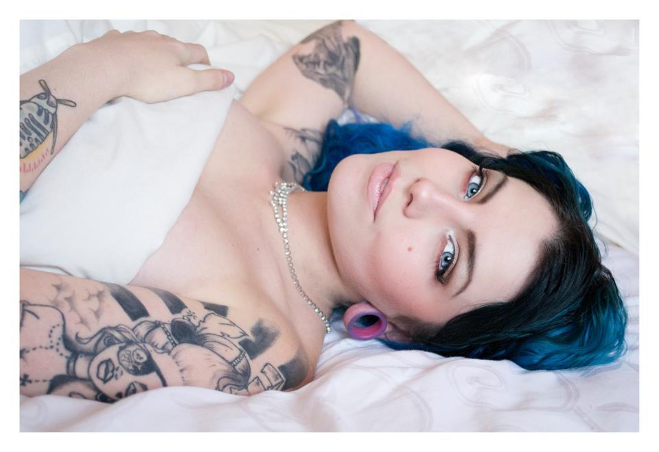 spooksh0w:  Amie Conradine is a babe. (Lauren-Becki Rowlands photography)