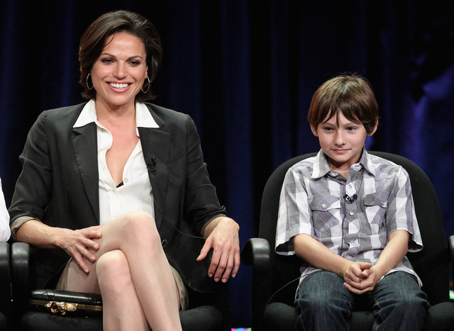 swanqueensweaters:  Then and Now 