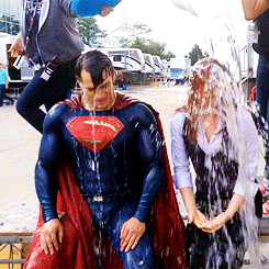 Henry Cavill - Ice Bucket Challenge  