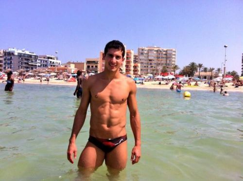 #speedo #bulge #hunk #guysinspeedos #rommelpacheco