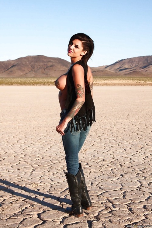 barenakedsupervison:  Bonnie Rotten!!