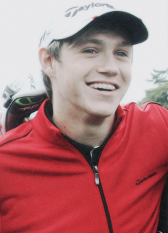   because niall looks good in red  