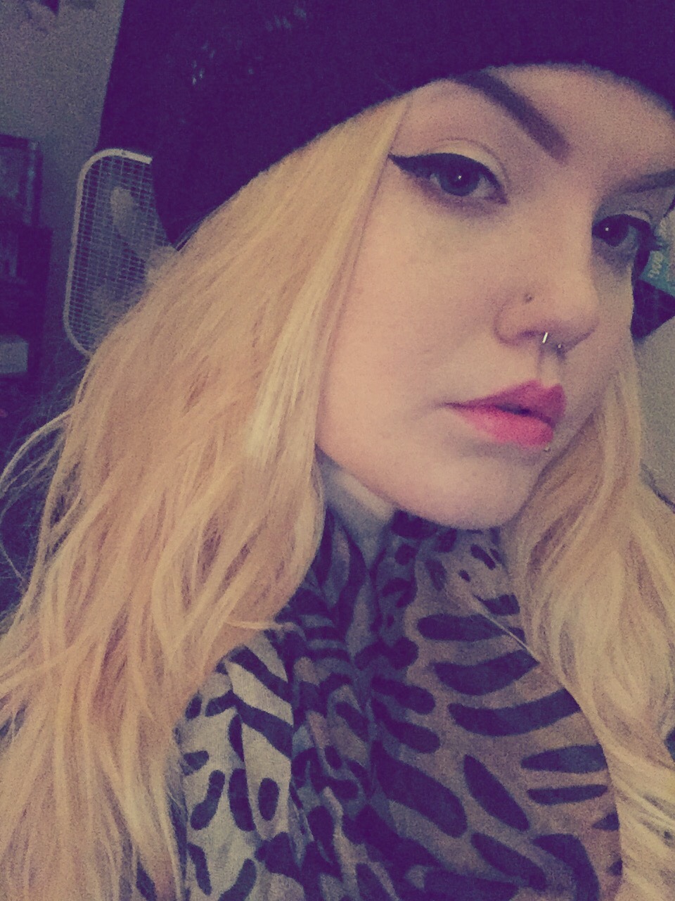 buxom-barbie:  It’s wintery feeling. So I’m dressing in layers.