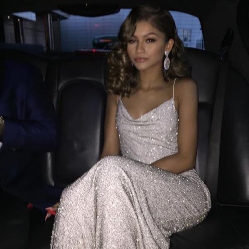 zendayac-news: @seventeen: En route to the red carpet in a gown by Michael Kors. Styled by @luxuryla