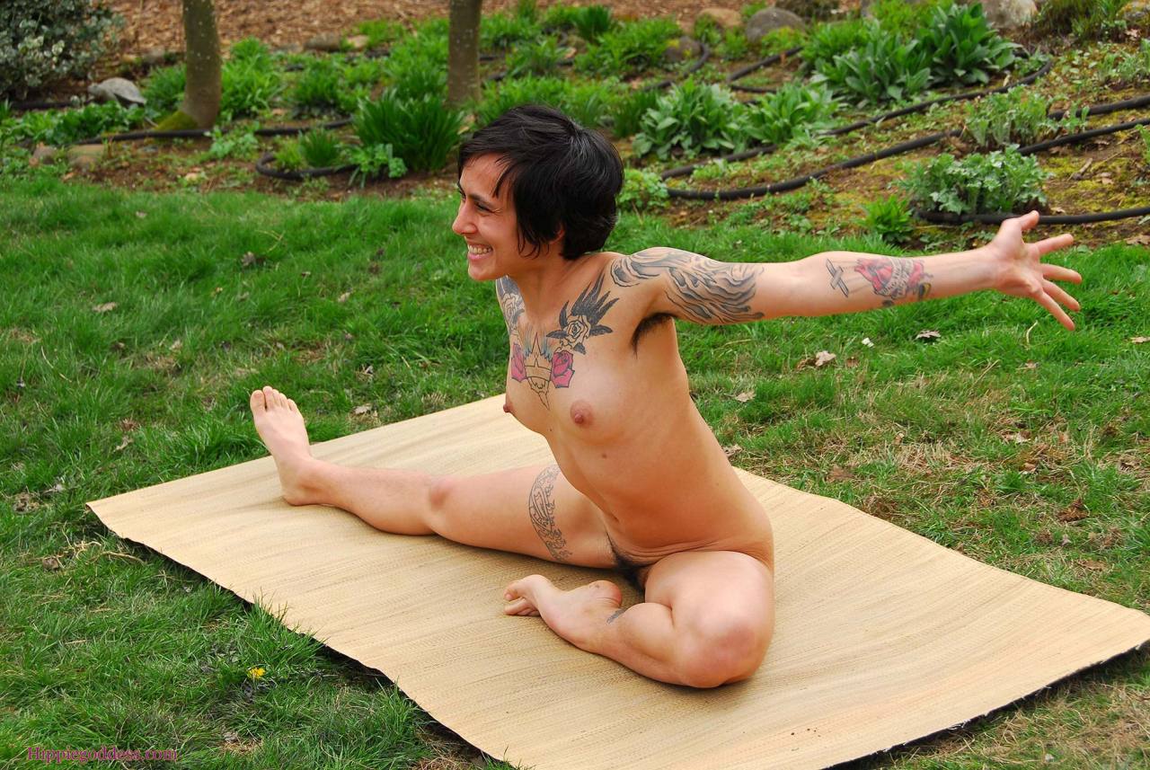 besthairyarmpits: beautiful yoga 