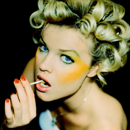 bomshells:THE BACKSTAGE PHOTOS OF ROHN MEIJER