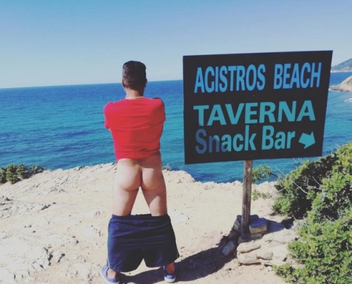 SNACK | BAR | BUTT This #butt must be hungry after a day at the beach! Somebody get this #butt a sn