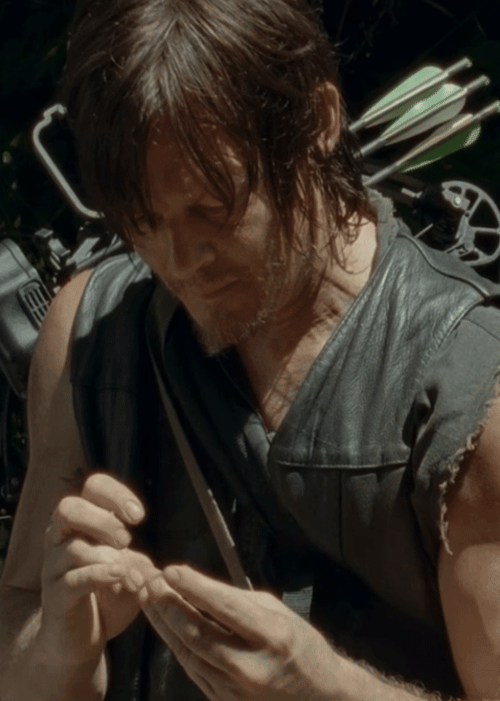 S4 E4 DARYL DIXON GIFS (TWD TV SERIES.)