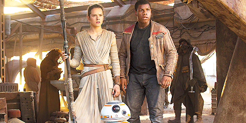 queenannebonny:  New stills from Star Wars: The Force Awakens (☆) 