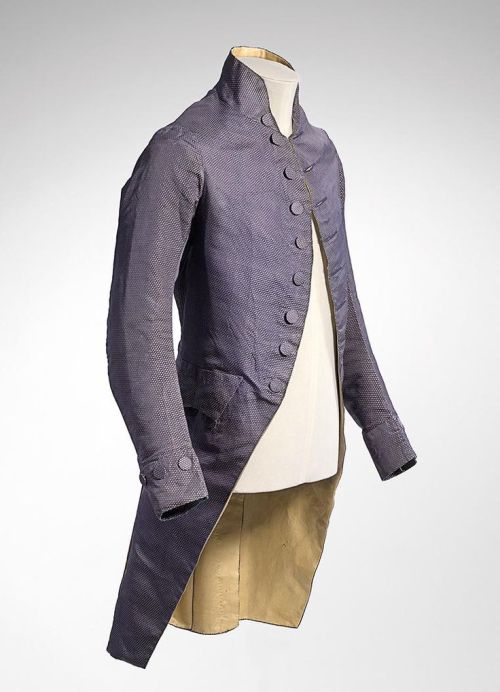 thegentlemanscloset:Late 18th century coat, altered in the early 19th century to reflect new fashion