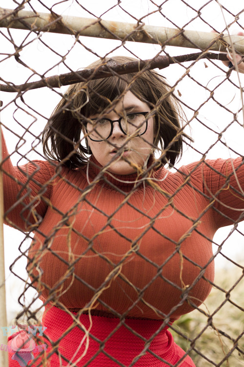 kevinnewsomuniverse: maciej077347:Oh lord I Always Thought Velma Was The Hot One!  Love Her Big Fat 