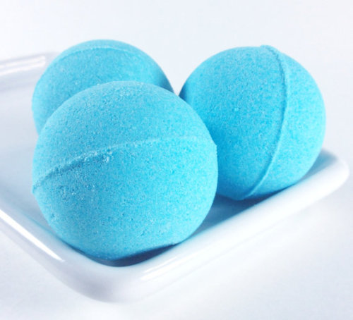 littlealienproducts:  Mermaid Lagoon Bath Bomb // ū