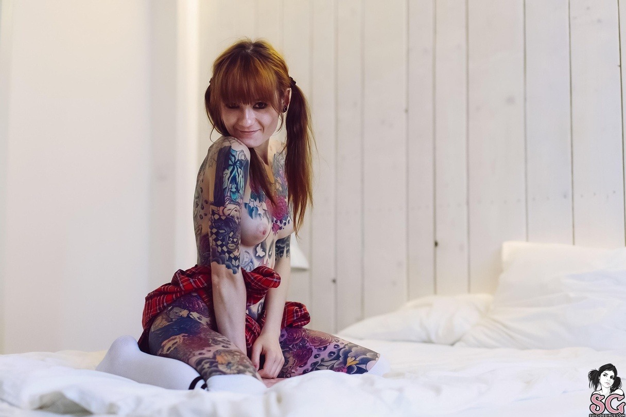 Extreme Tattoos und Piercings bei Frauen