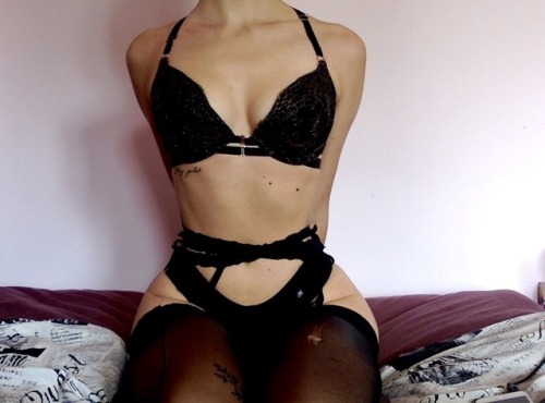 freeland-dryad: My snapchat and all extras are 50% off until September 1st!!!!