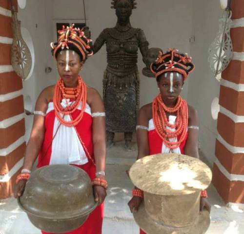 Yoruba priestess at Oya shrine