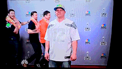sheisraging:  Celebrity Photobombs with Chris Evans and Chris Pratt