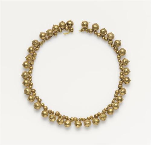 kriemhildsrevenge:Gold necklace, Hellenistic Period (323 - 31 BC)