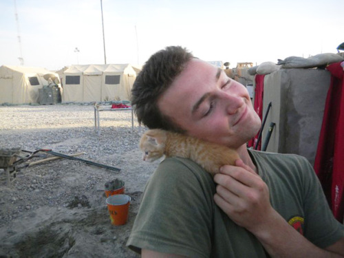 catsbeaversandducks:  It’s dangerous to go alone, soldier! Here, take this kitten with you.Via Bored Panda  A nice reminder that our fighting men and women are still human and not mindless killers like a large number of countries seem to think.