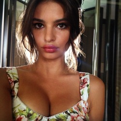 redcelebs:  Emily Ratajkowski @redcelebs