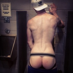 onlybathroomstuff:  #bathroom #ass #jock