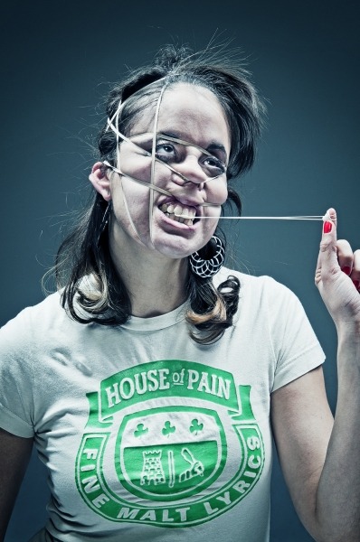 gloriagotrocks:  tastefullyoffensive:  Rubber Band Portraits by Wes Naman [video/via]