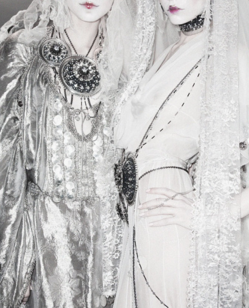 deprincessed:  Detail of Jessica Stam & Natasha Poly backstage at John Galliano F/W 2009  This is my all-time favourite fashion show.