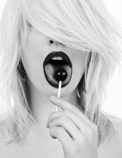 cravehiminallways212:  My wicked oral fixation…🍭