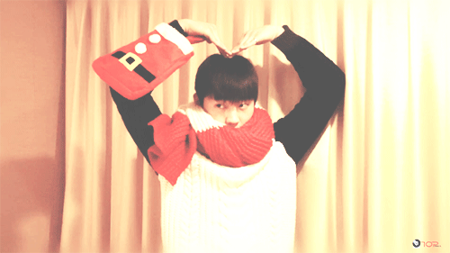 changhyunn:  wishing all angels a very merry christmas! ❄ 