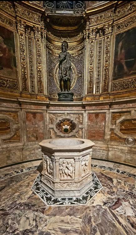 legendary-scholar:  Siena Italy Chapel of Baptistery Cathedral.