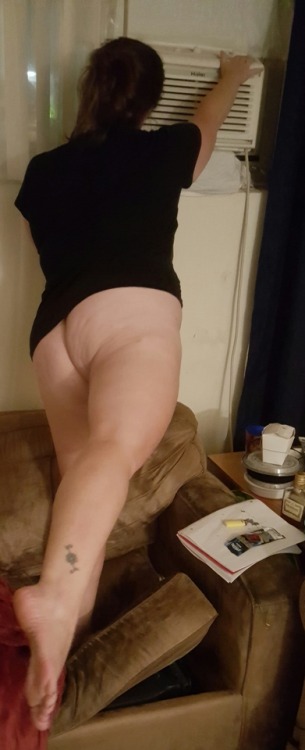 dmoney187: Weed, Hennessy, Chinese food, ass and a sexy set of legs! My nights are full of the, “The