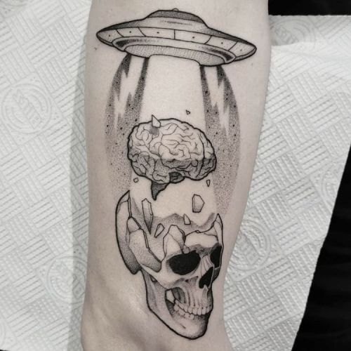 Matt Pettis aliens;blackw;brain;skull