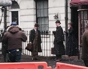 cosmoglaut:miadifferent:Plot Speculation: The JourneyToday we saw Holmes and Watson arriving at Bake