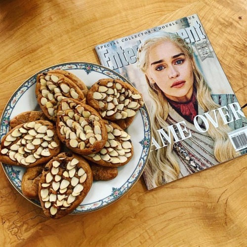 Ready&hellip;  #got #gameofthrones #dragoneggs #gotdragoneggcookies #emiliaclarke #daenarystarga