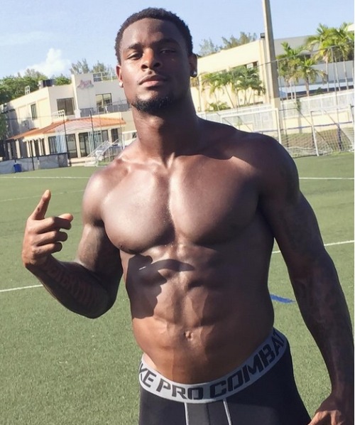 seeker310:  hotties-bodies-bigdicks:  One of my favorite athletes and biggest crushes.   Hot!! Kings!! Powerful handsome SexyFave please Reblog