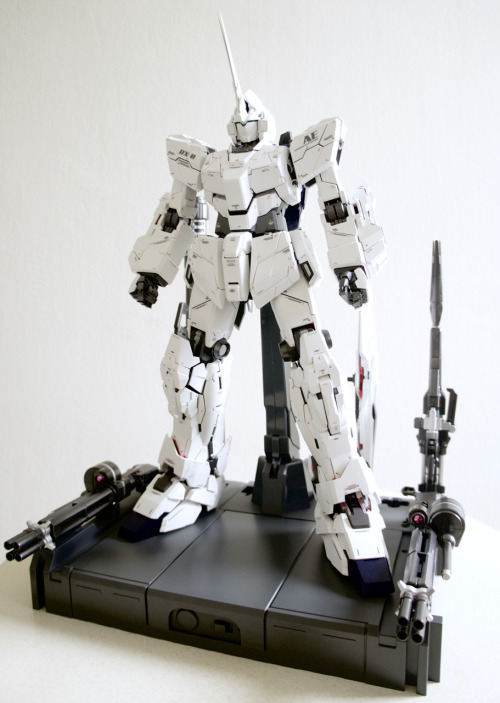 scandalousmess:PG Unicorn Gundam (Part 2 - Unicorn Mode) Here are 10 selected photos which culmina