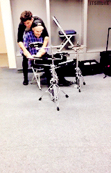 itsmuke:  DRUM LESSONS with huke lemmings 